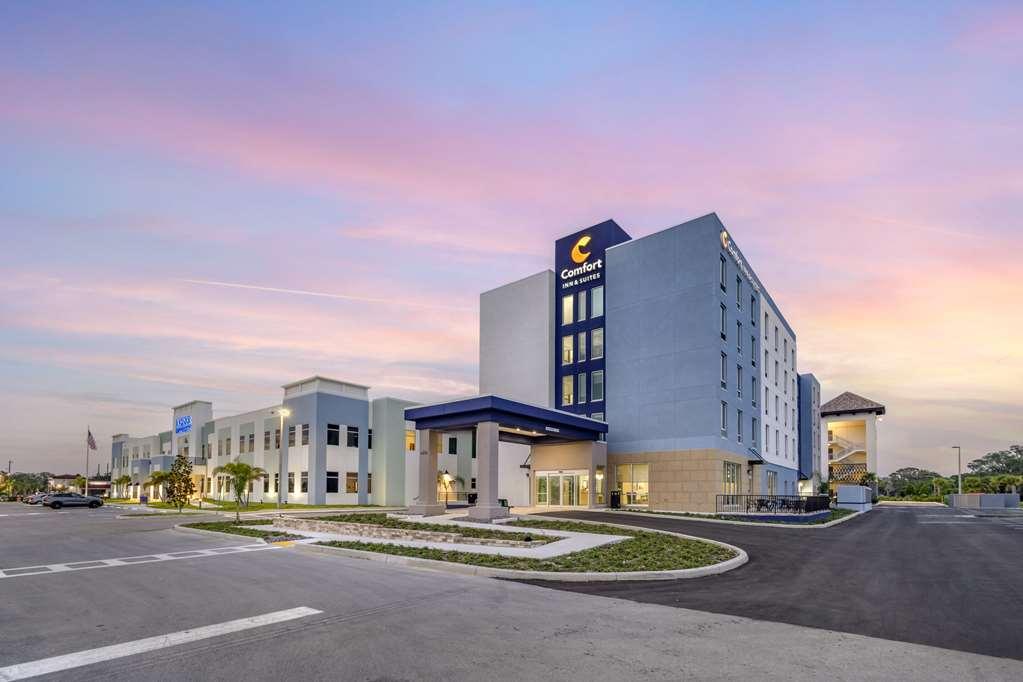 Comfort Inn & Suites New Port Richey Downtown District Bagian luar foto